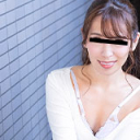 お隣に住む人妻の胸元はいつも隙だらけ