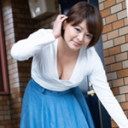 朝ゴミ出しする近所の遊び好きノーブラ奥さん